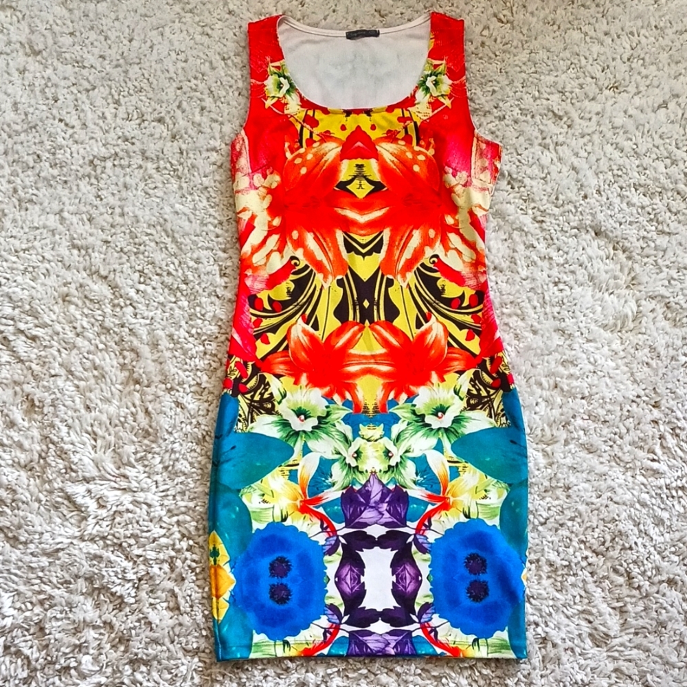 Floral bodycon dress size small 🌸
